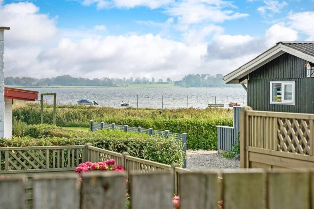 Skon Feriebolig Med Havudsigt I Naturskont Omrade Munkebo Exterior photo
